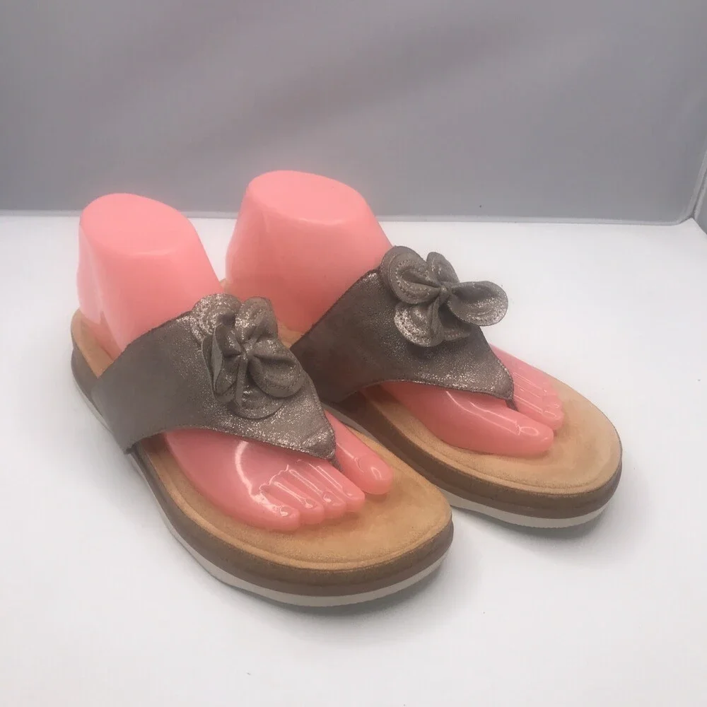 Clarks Collection Taupe Metallic Sandals Women's 10M Ultimate Comfort Thong